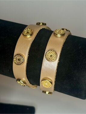 Faux Leather Double Wrap Bracelet Gold Tone Floral Stud Snap Beige‎ Boho Cuff
